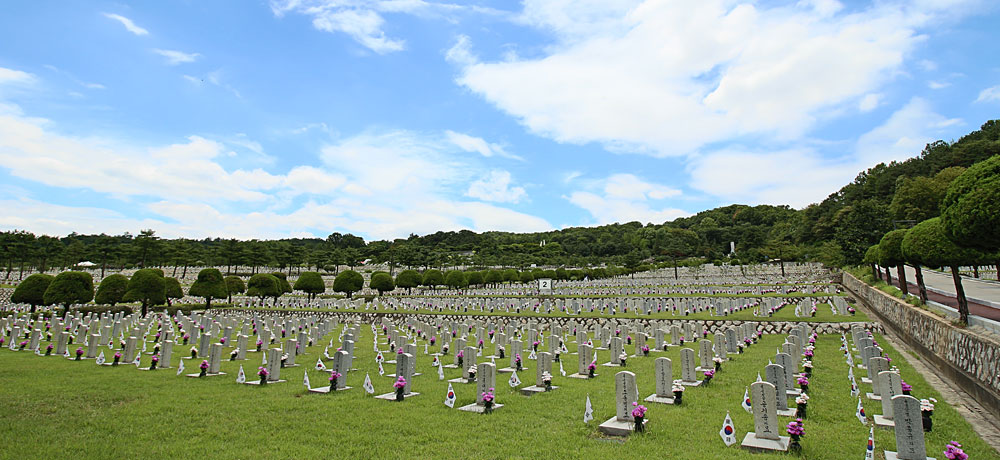 Национальное кладбище в Сеуле