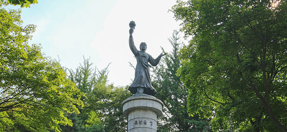 Patung Yu Gwan-sun yang gugur demi negara di dalam penjara setelah ditangkap karena memimpin Gerakan Kemerdekaan 1 Maret